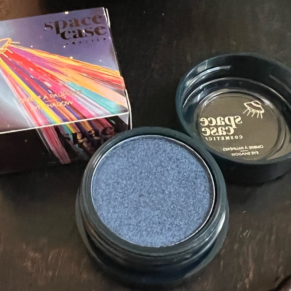Space Case Eyeshadow NEW - Picture 2 of 6